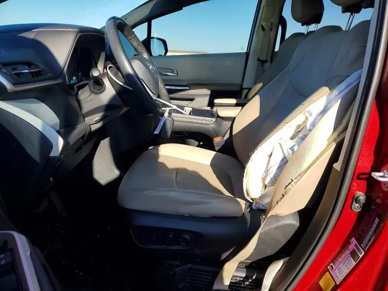 2021 TOYOTA SIENNA XLE  