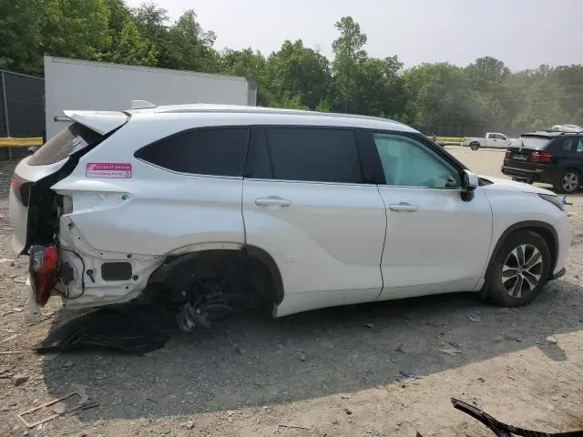 2022 TOYOTA HIGHLANDER XLE  
