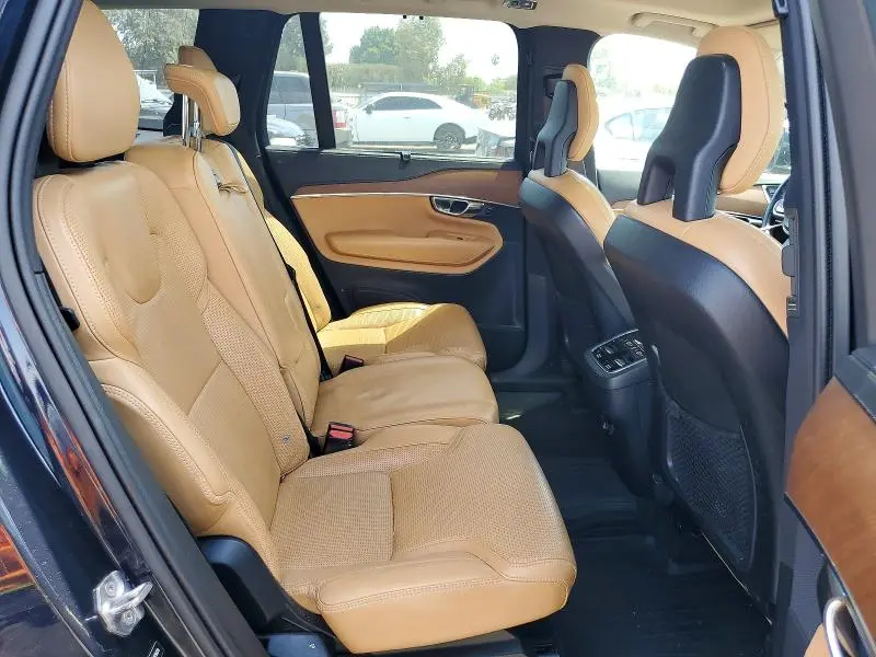 2016 VOLVO XC90 T6  