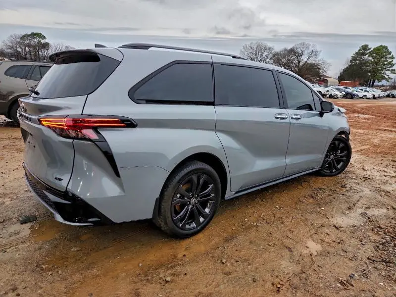 2025 TOYOTA SIENNA XSE  