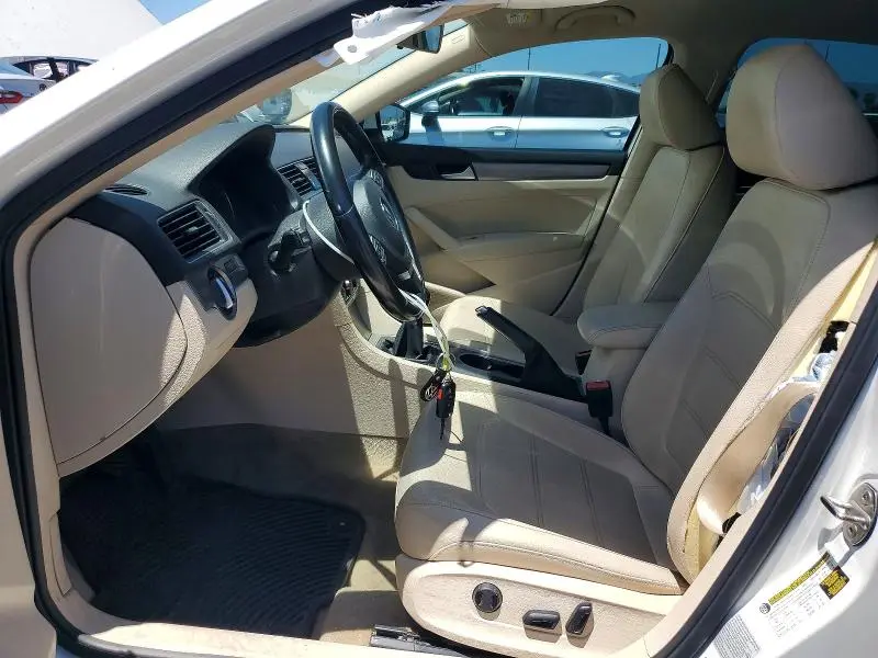 2015 VOLKSWAGEN PASSAT SE  