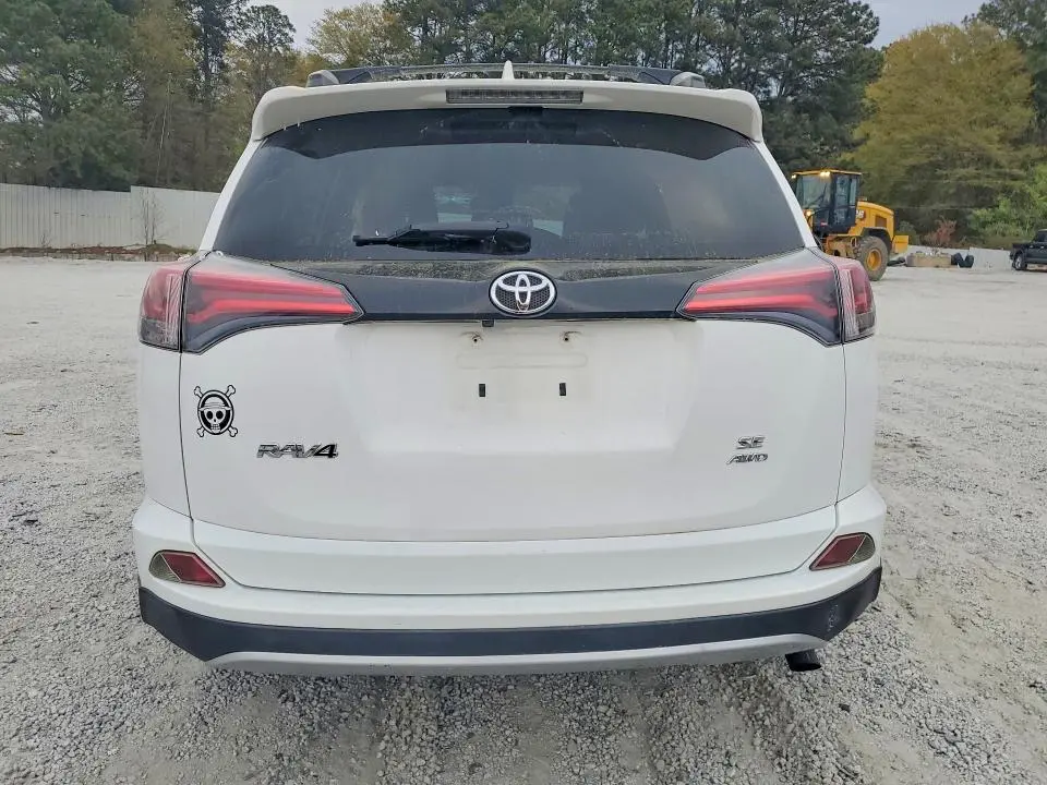 2016 TOYOTA RAV4 SE  