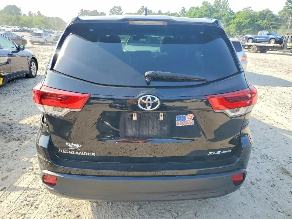 2019 TOYOTA HIGHLANDER XLE  