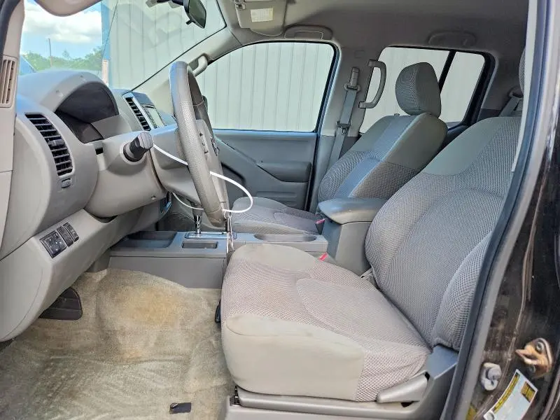 2015 NISSAN FRONTIER SV  