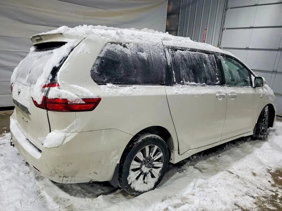 2019 TOYOTA SIENNA XLE  