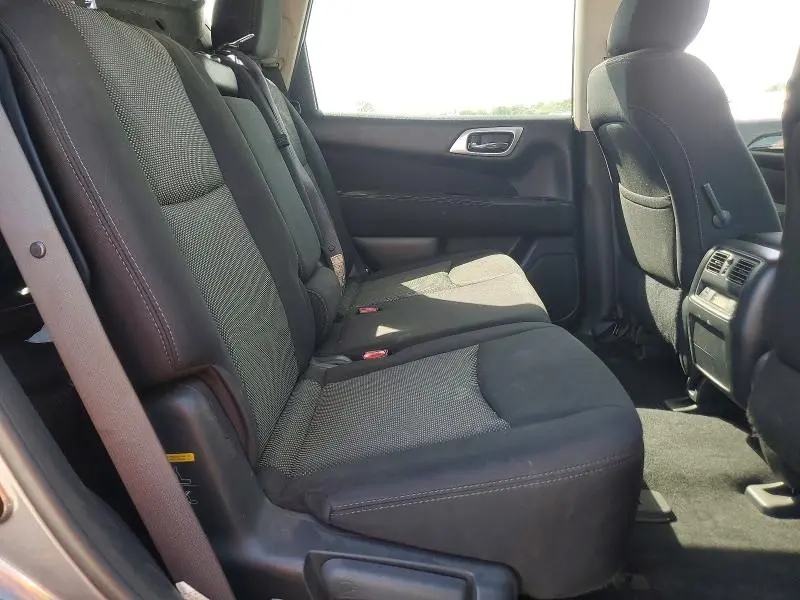 2017 NISSAN PATHFINDER SV  