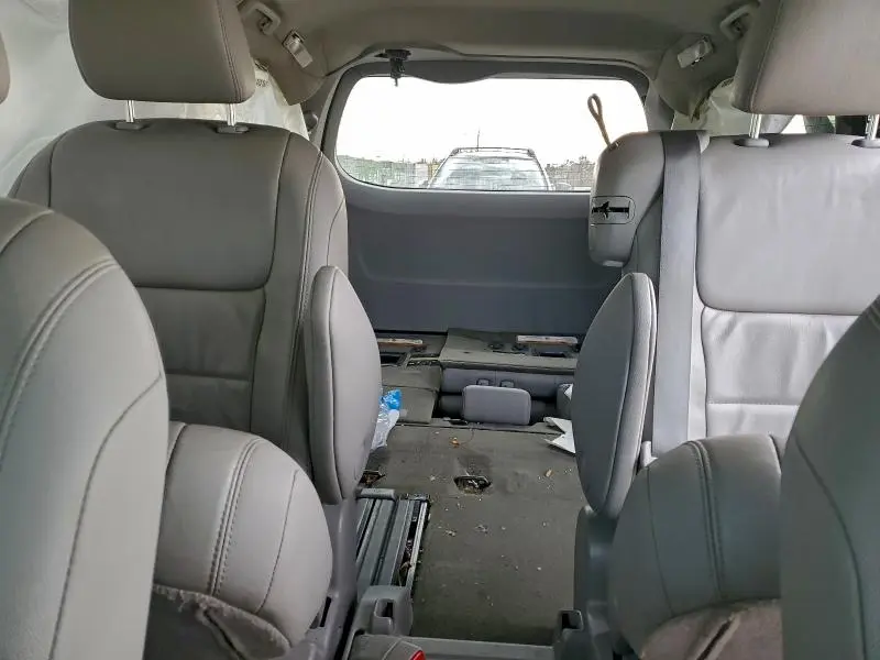 2015 TOYOTA SIENNA XLE  