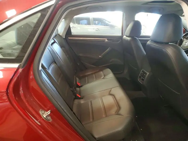 2018 VOLKSWAGEN PASSAT SE  