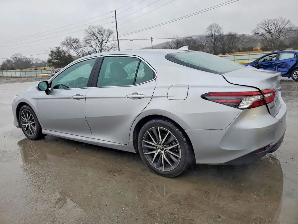2022 TOYOTA CAMRY XLE  