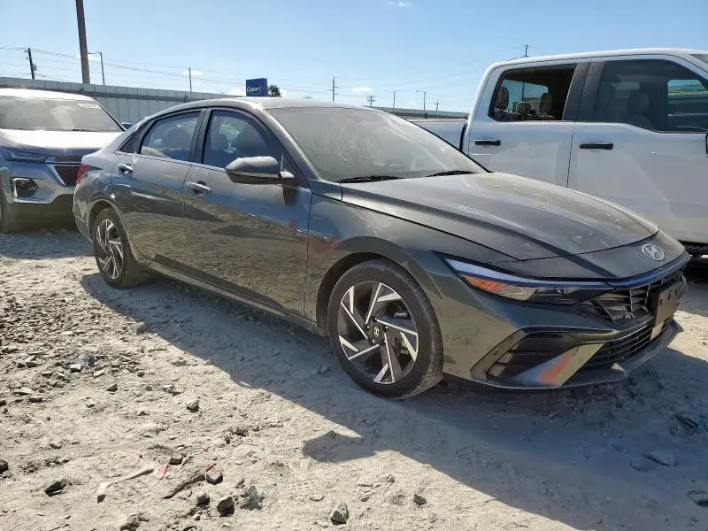 2024 HYUNDAI ELANTRA SEL  
