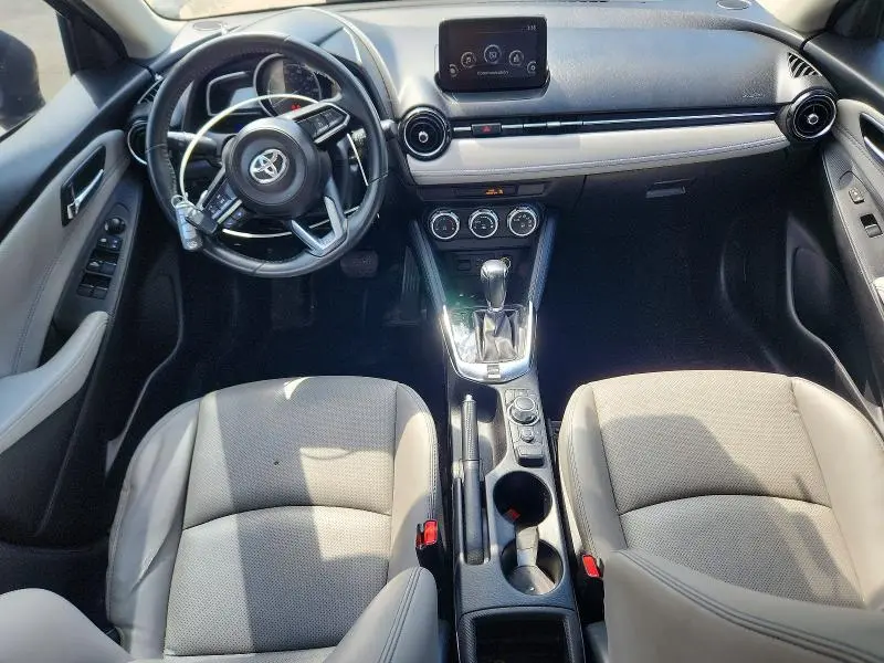 2019 TOYOTA YARIS XLE  