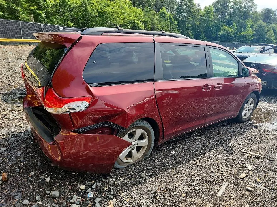 2013 TOYOTA SIENNA LE  