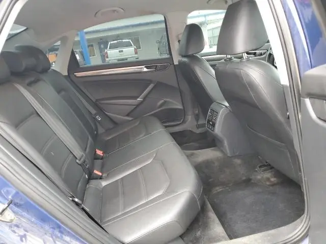 2017 VOLKSWAGEN PASSAT SE