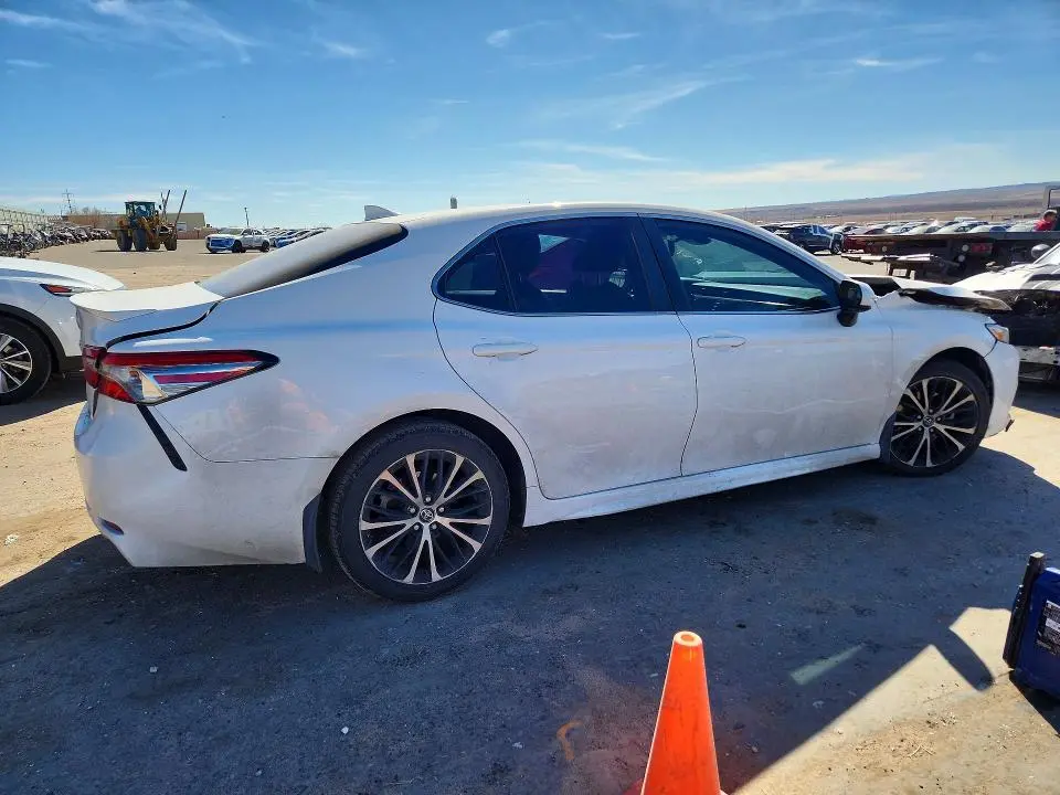 2019 TOYOTA CAMRY SE  