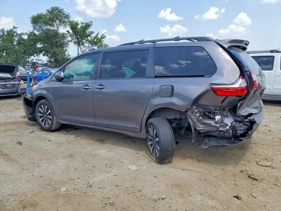 2018 TOYOTA SIENNA XLE 7-PASSENGER  