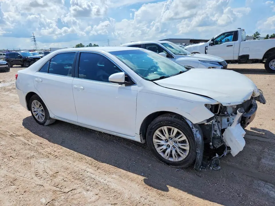 2014 TOYOTA CAMRY LE  