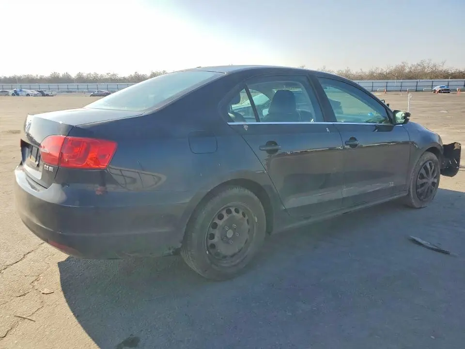 2013 VOLKSWAGEN JETTA SE  