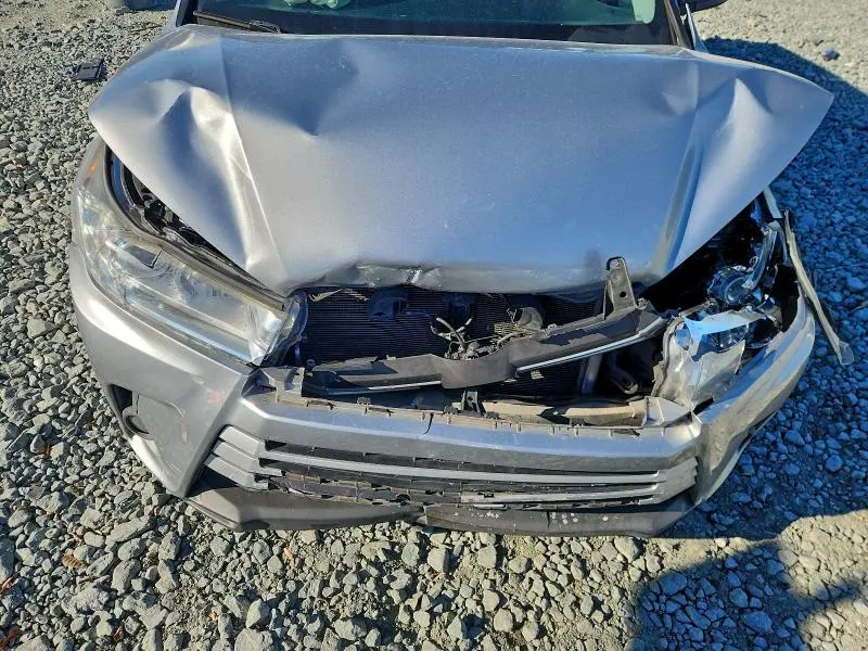 2018 TOYOTA HIGHLANDER LE  