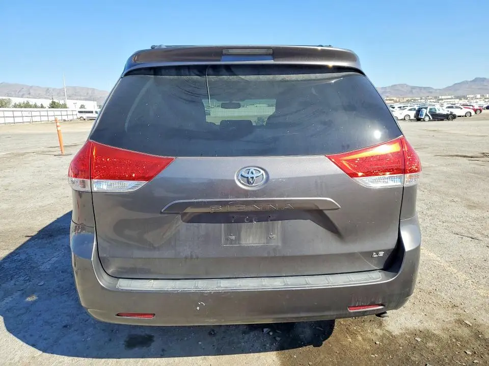 2012 TOYOTA SIENNA LE  