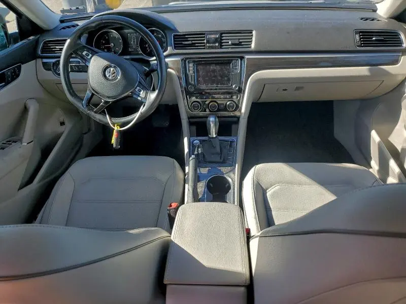 2018 VOLKSWAGEN PASSAT SE  