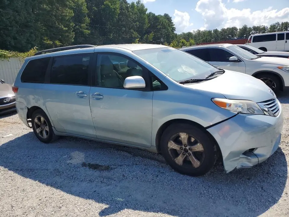 2015 TOYOTA SIENNA LE  