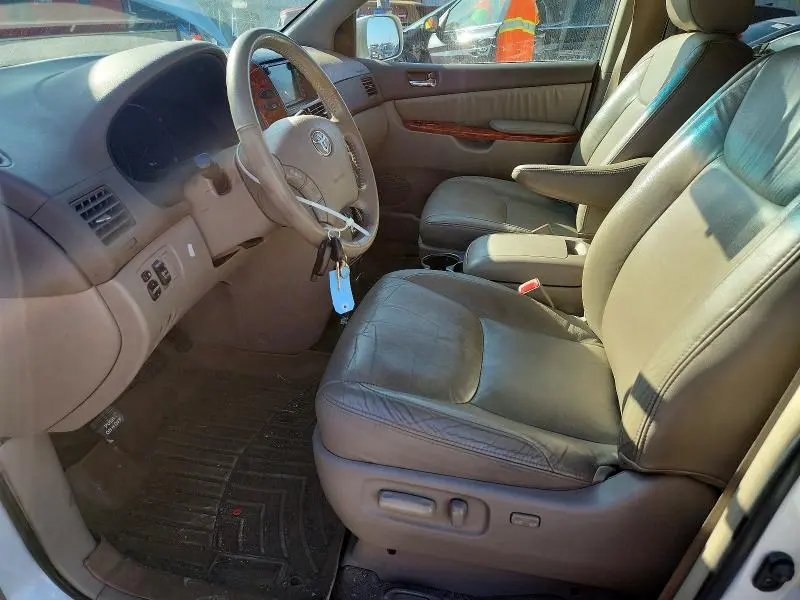 2010 TOYOTA SIENNA XLE  