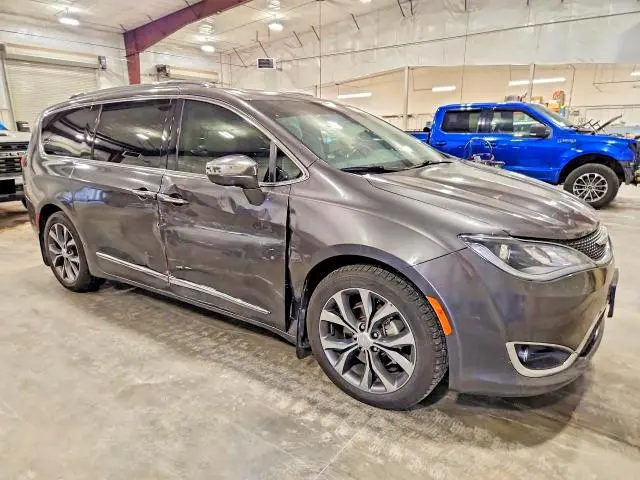 2017 CHRYSLER PACIFICA LIMITED  