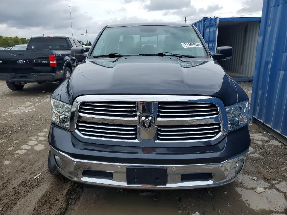 2015 RAM 1500 SLT  