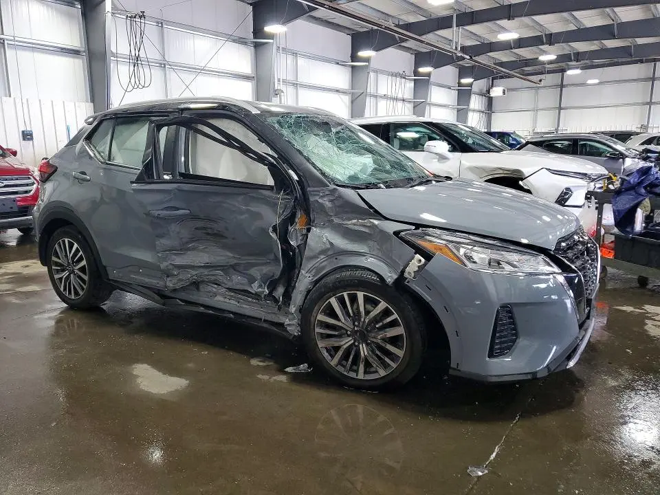 2024 NISSAN KICKS SV  
