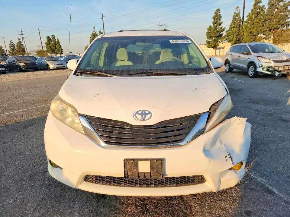 2011 TOYOTA SIENNA LE 8-PASSENGER  