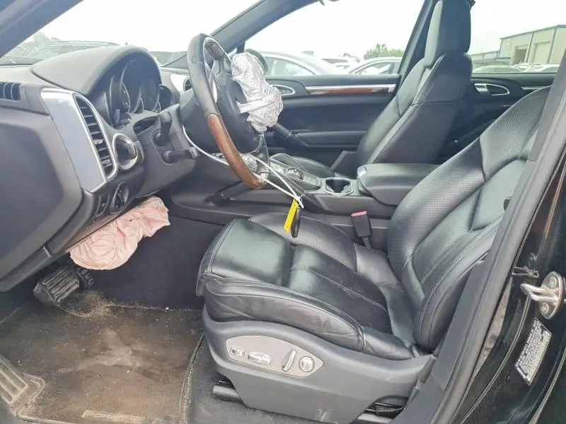 2013 PORSCHE CAYENNE   