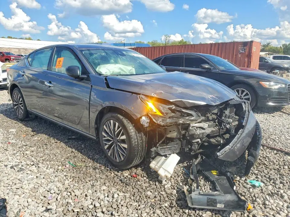 2024 NISSAN ALTIMA SV  