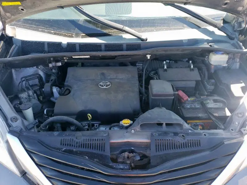 2014 TOYOTA SIENNA LE