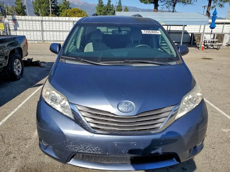 2016 TOYOTA SIENNA LE  