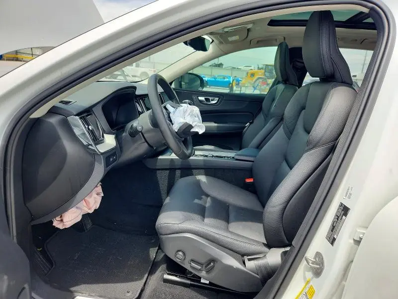 2025 VOLVO XC60 PLUS  