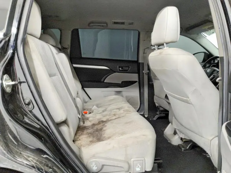 2019 TOYOTA HIGHLANDER LE  