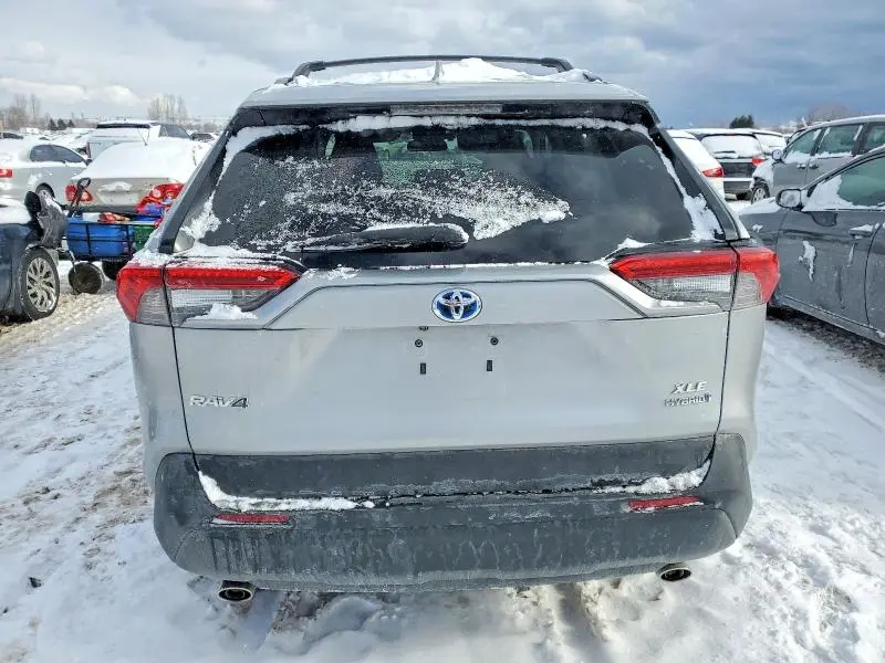 2022 TOYOTA RAV4 XLE  