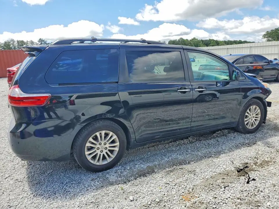 2017 TOYOTA SIENNA XLE 8-PASSENGER  