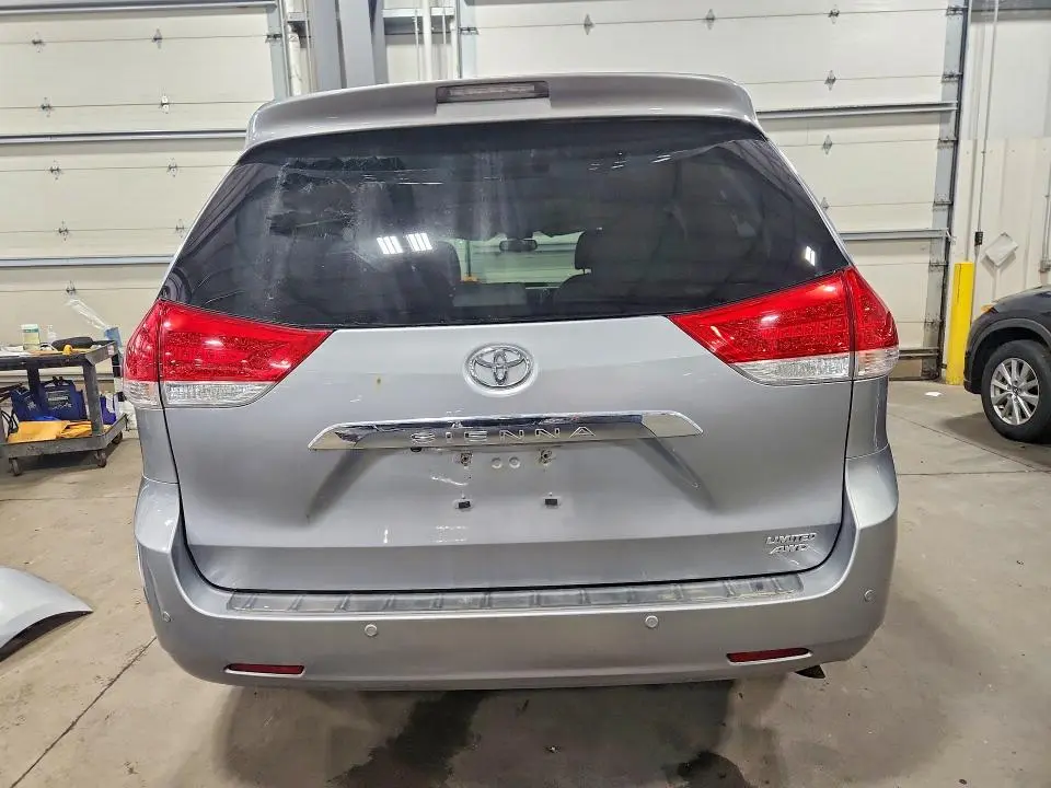 2013 TOYOTA SIENNA LIMITED 7-PASSENGER  