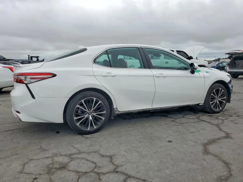 2019 TOYOTA CAMRY SE  