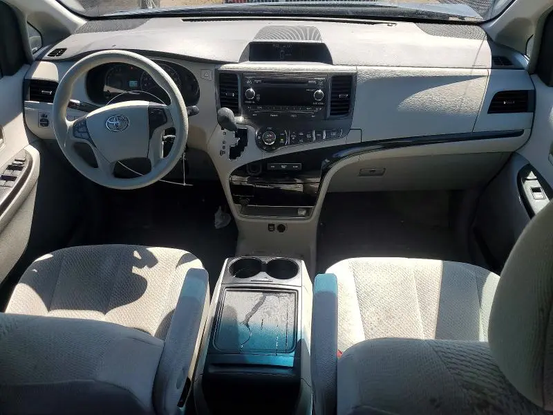 2013 TOYOTA SIENNA LE  