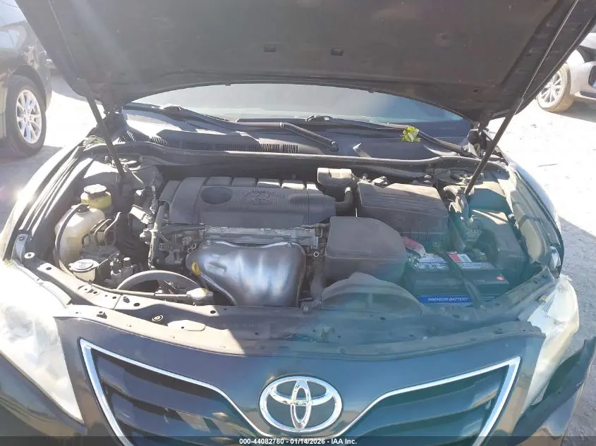 2011 TOYOTA CAMRY LE