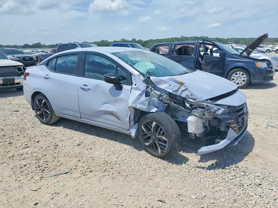 2024 NISSAN VERSA SR  