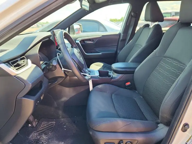 2022 TOYOTA RAV4 SE  