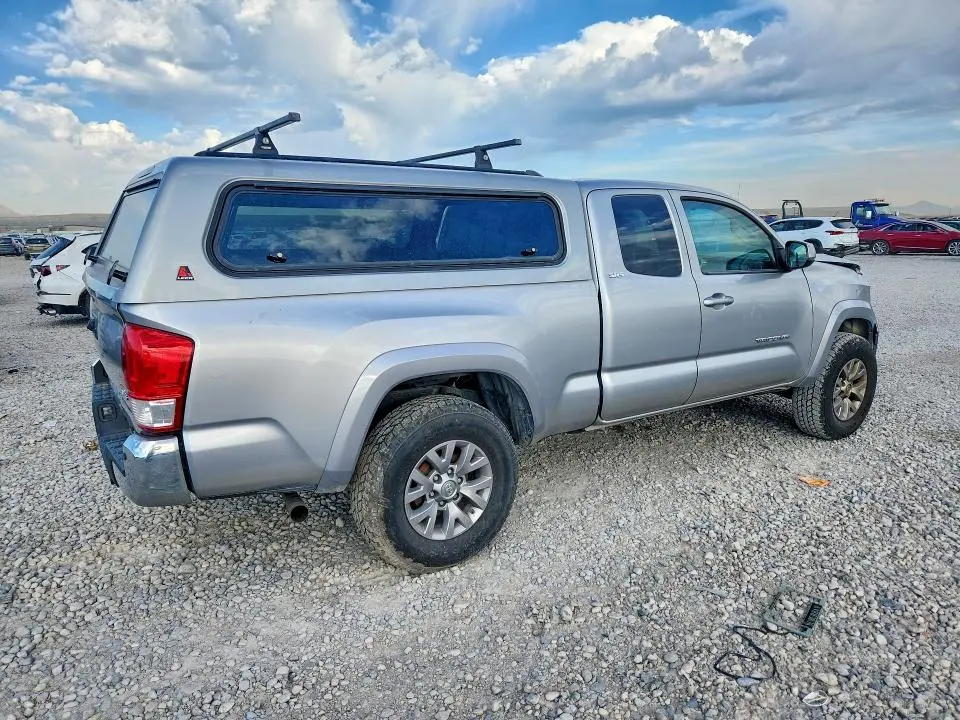 2017 TOYOTA TACOMA SR5 V6  