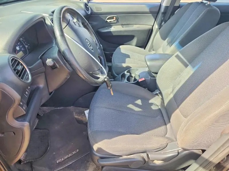 2011 KIA RONDO   