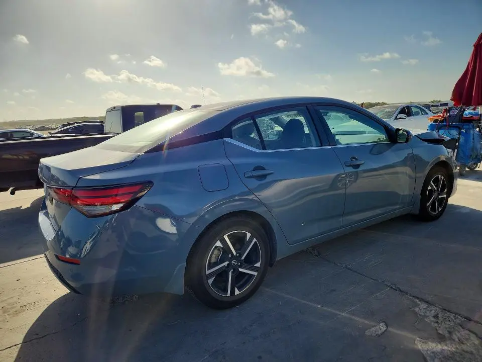 2025 NISSAN SENTRA SV  