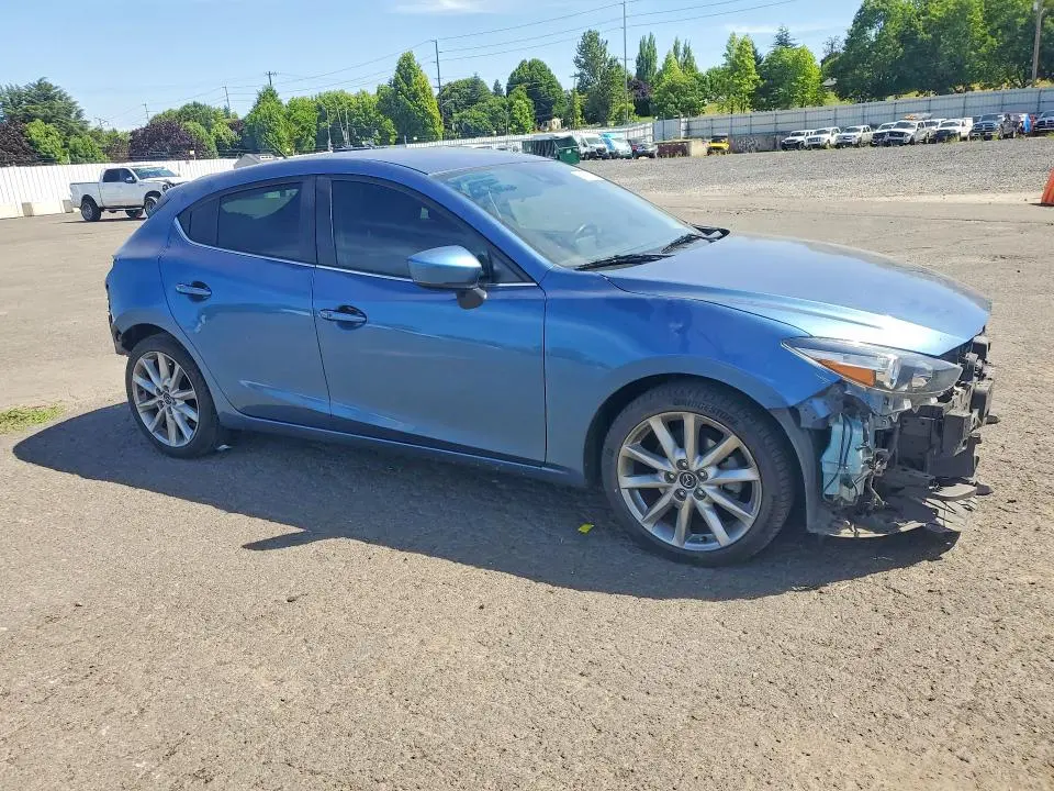 2017 MAZDA 3 TOURING  
