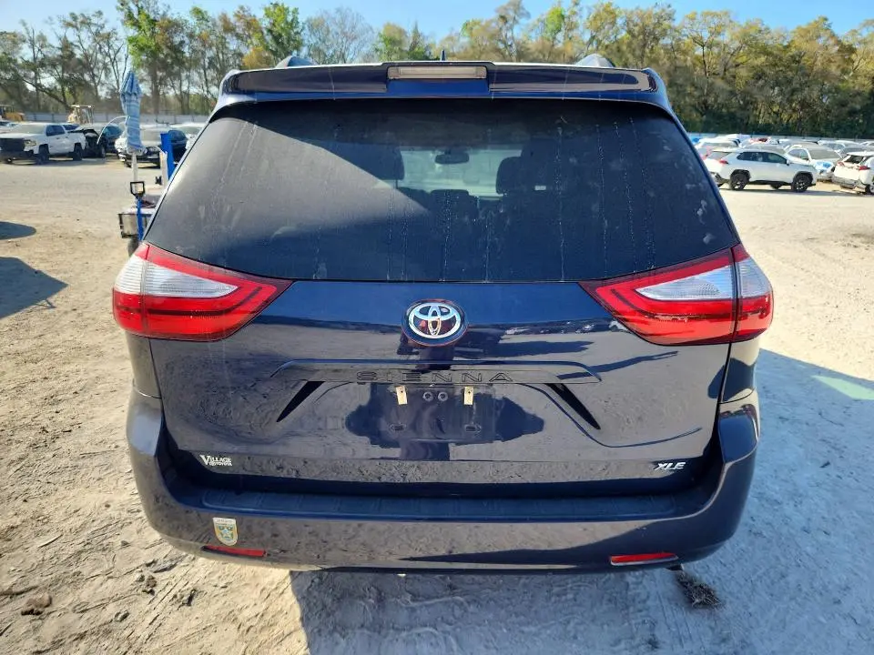 2019 TOYOTA SIENNA XLE 8-PASSENGER  
