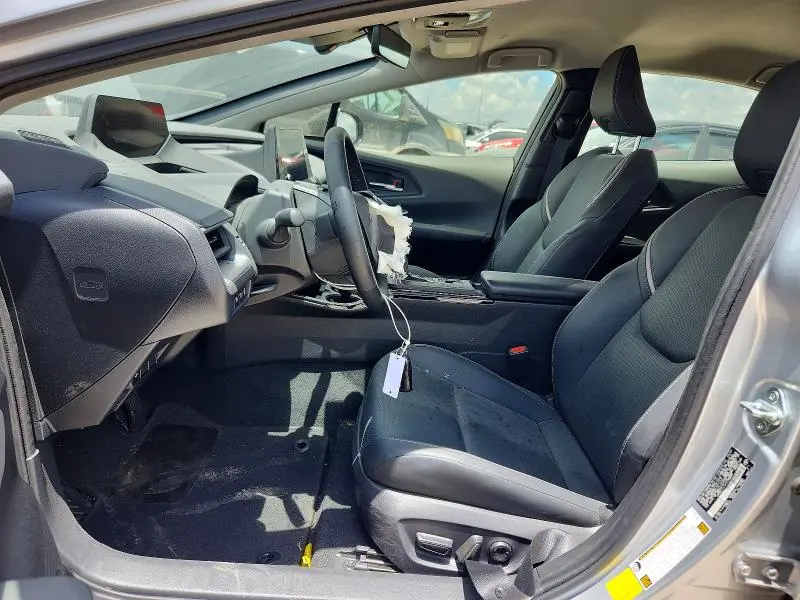 2024 TOYOTA PRIUS XLE  